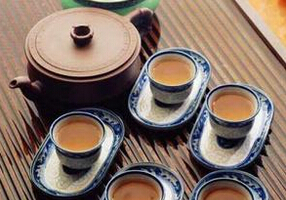 請和軟板廠一起來學習商務用茶的禮儀之道