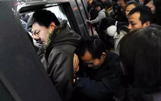 線路板廠就靜靜的看著你們擠地鐵 | 鞋都擠掉了！