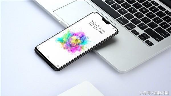 蘋果X雖然貴，但又一次引領了手機外觀